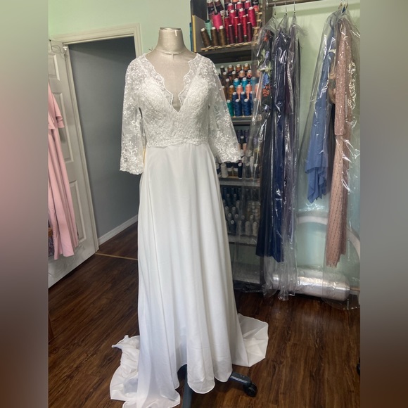 Ivory Wedding Dress, Sz 8- runs small, probably a small sz 6, Brand new! - Picture 3 of 7